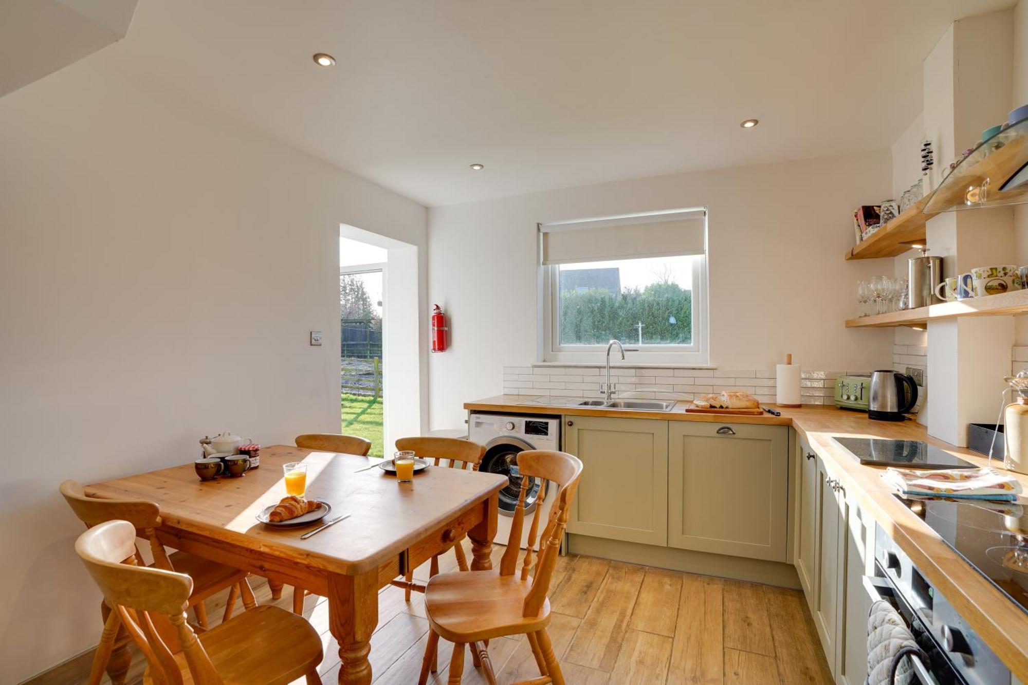 The Birdhouse Family With Countryside Views *